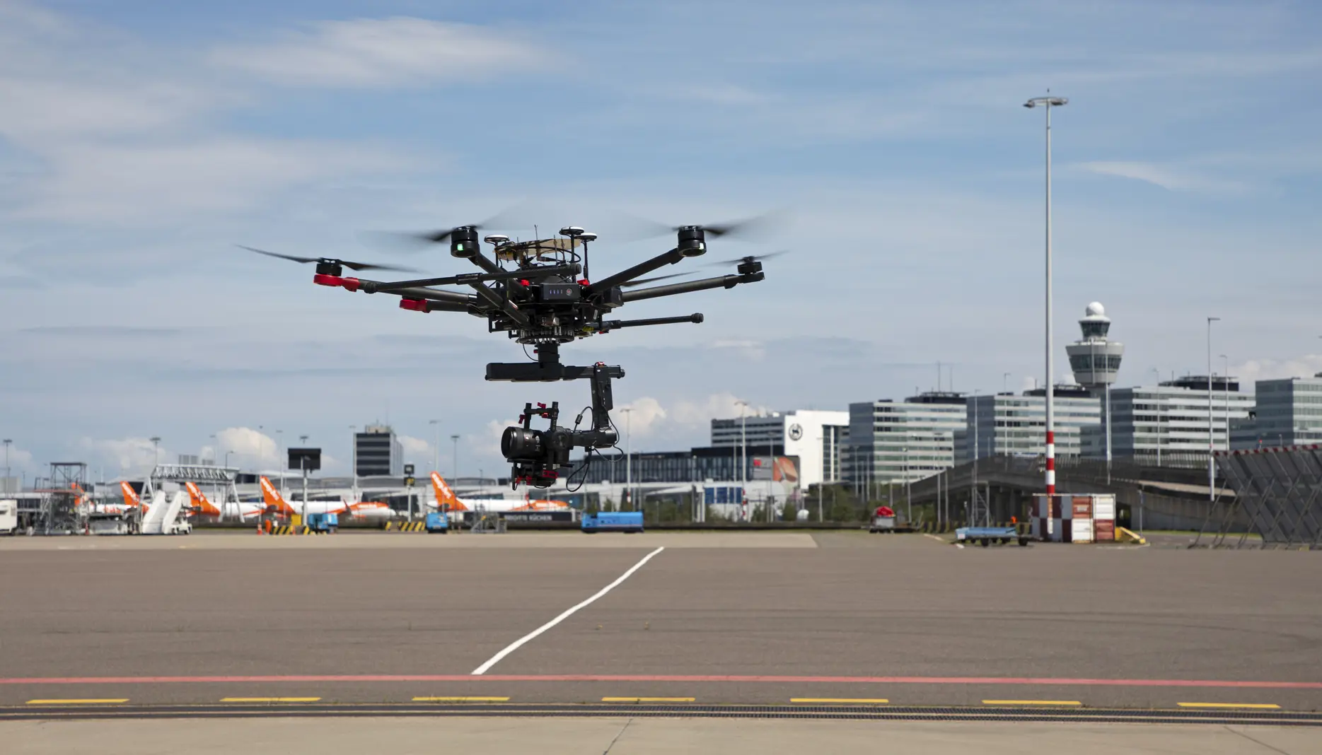 LVNL start proef met inspectiedrones op Schiphol
