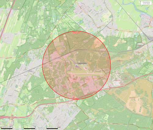 Kaart het vliegveld waarop het gebied waarbinnen je toestemming nodig hebt om sfeerballonnen op te laten, rood is gemarkeerd.