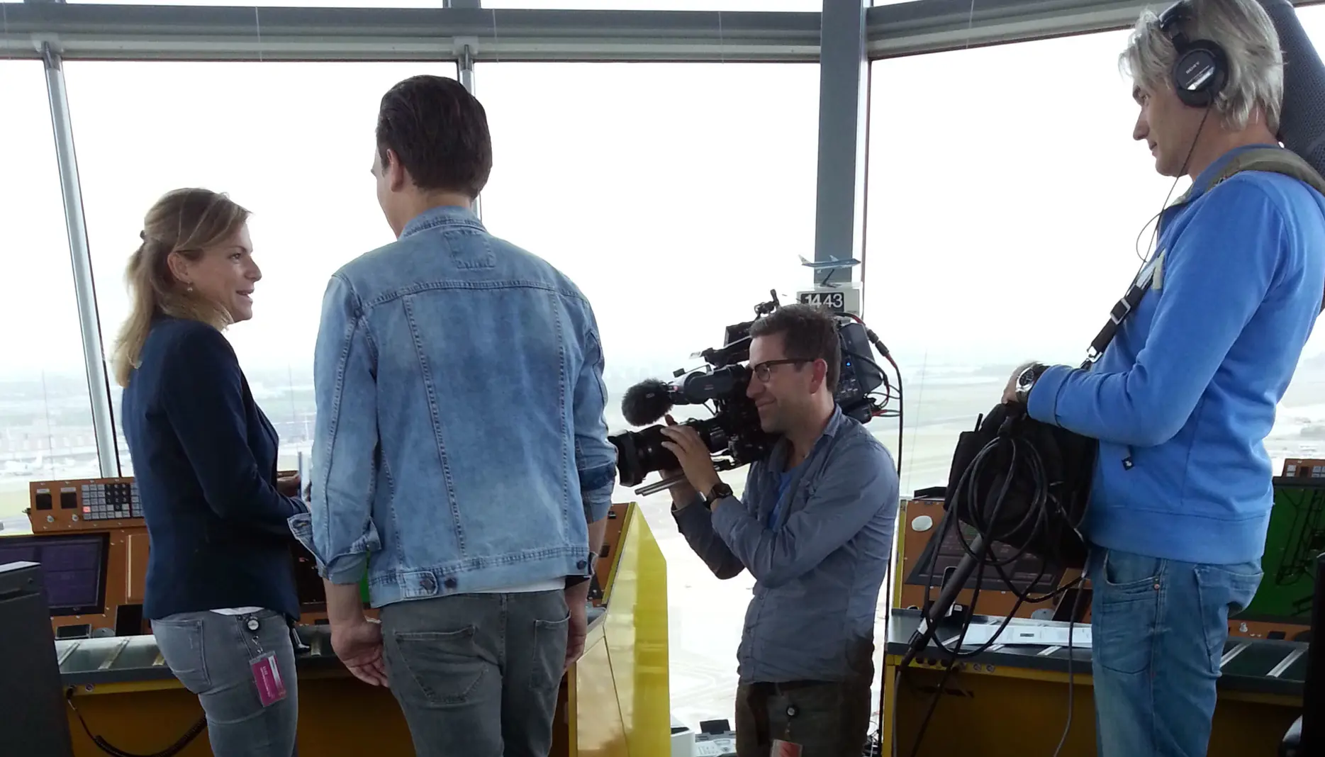 Dumpert filmt de werkplek luchtverkeersleider