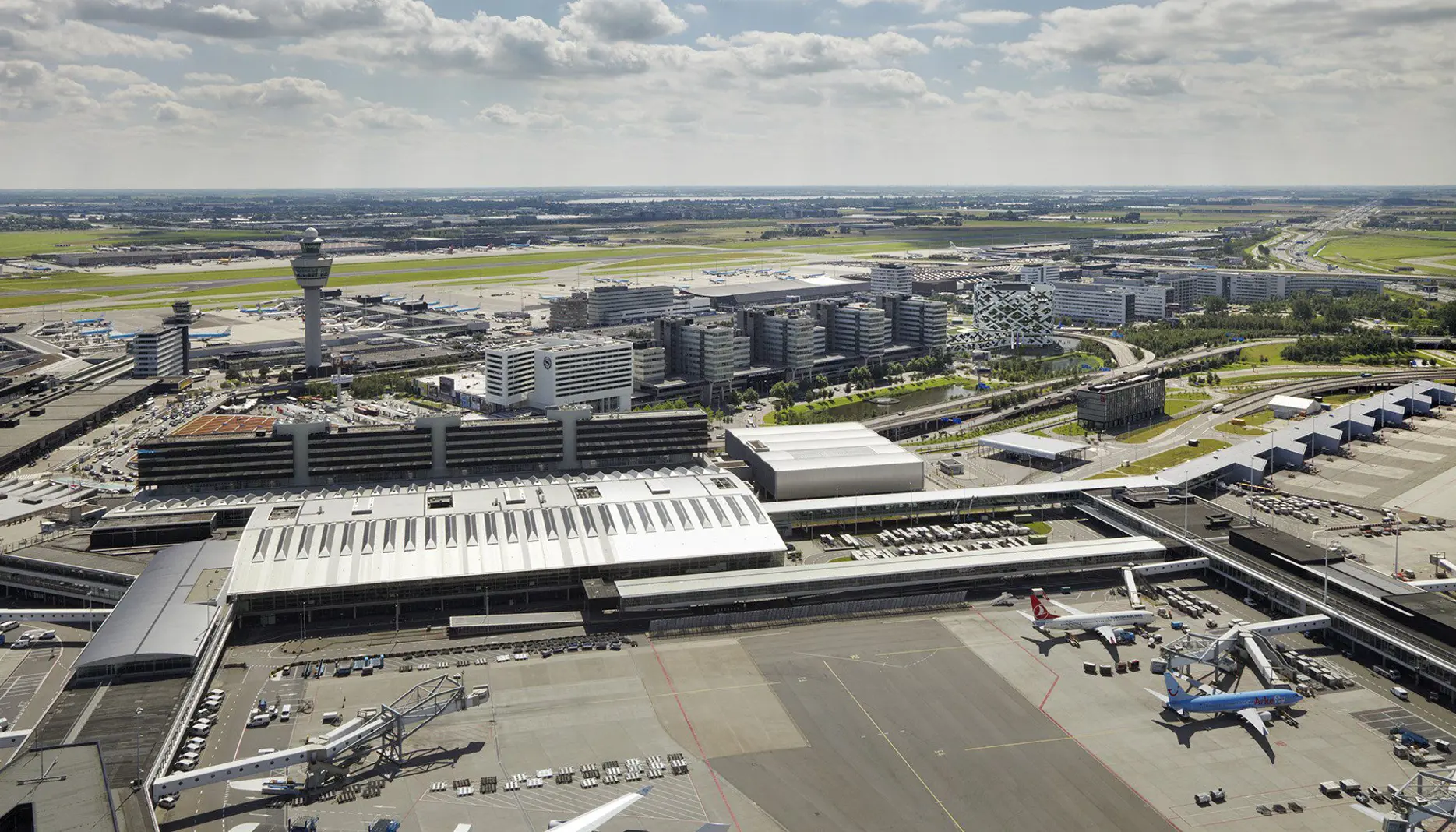 Minister en luchtvaartsector sluiten akkoord voor veiliger Schiphol