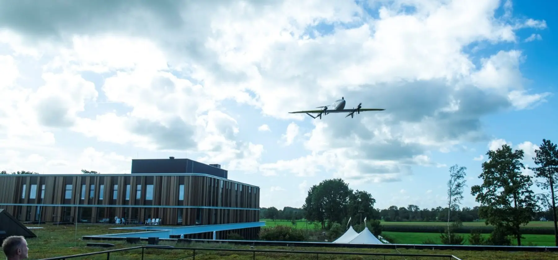 Medische drone op dak van ziekenhuis