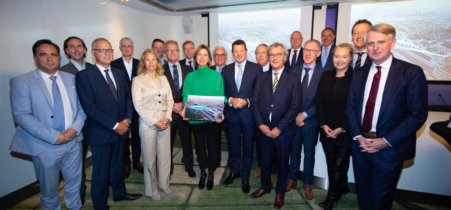 Luchtvaartsector overhandigt actieplan ‘Slim en Duurzaam’ aan minister I&W 