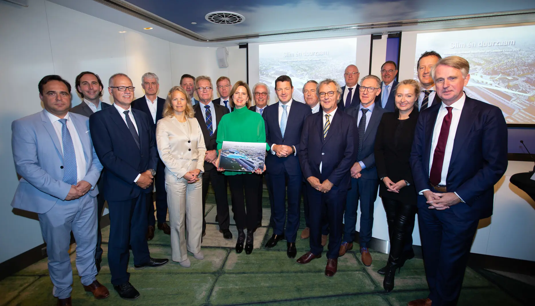Luchtvaartsector overhandigt actieplan ‘Slim en Duurzaam’ aan minister I&W 