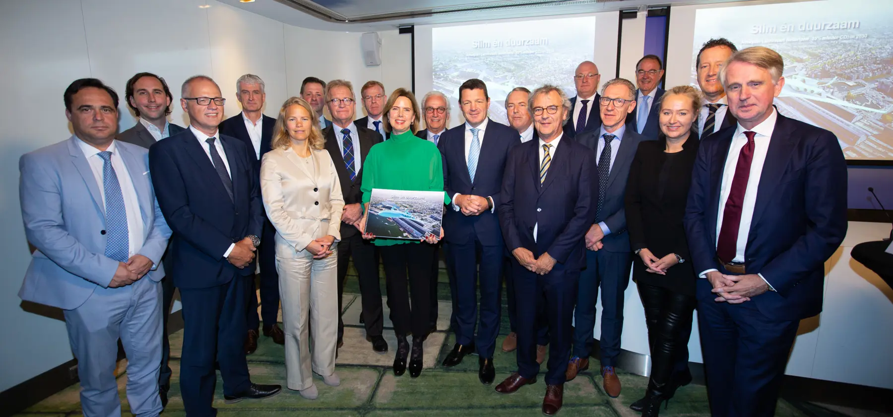 Luchtvaartsector overhandigt actieplan ‘Slim en Duurzaam’ aan minister I&W 